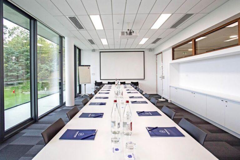 centre-national-du-football-de-clairefontaine-1lieu1salle-salle-congres.jpg