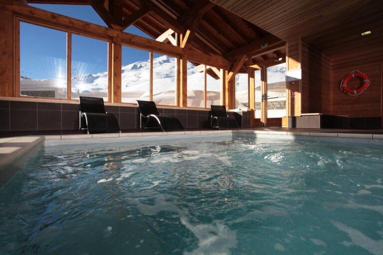 chalet-du-mont-vallon-spa-resort-1lieu1salle-restaurant-hotel-conference.jpg