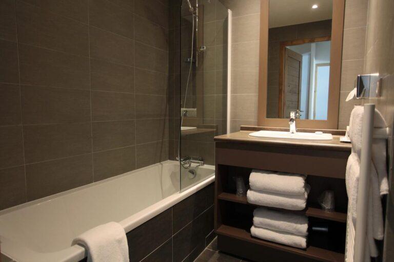 chalet-du-mont-vallon-spa-resort-1lieu1salle-restaurant-hotel-convention.jpg
