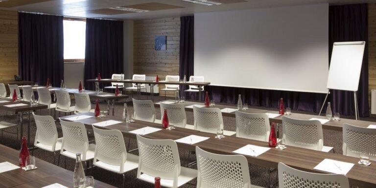 chalet-du-mont-vallon-spa-resort-1lieu1salle-restaurant-hotel-seminaire.jpg