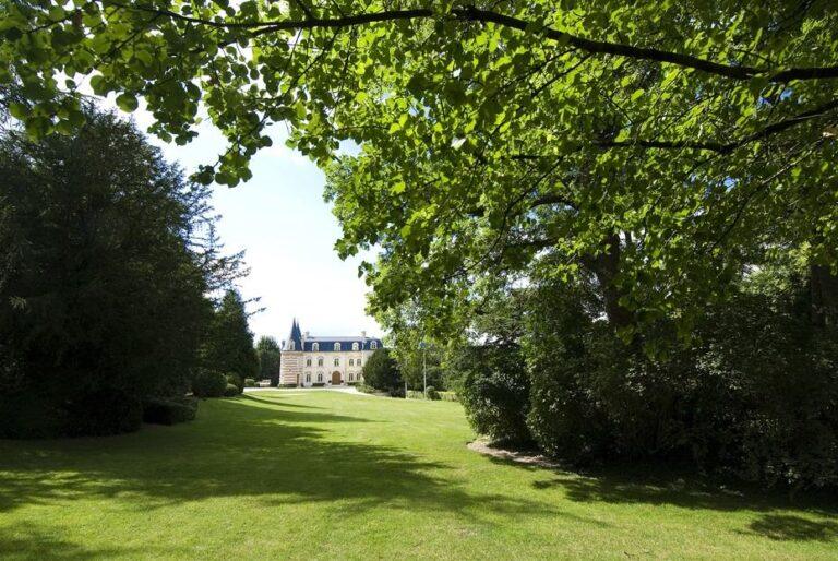 chateau-comtesse-lafond-1lieu1salle-agence-reunion-jardin.jpg