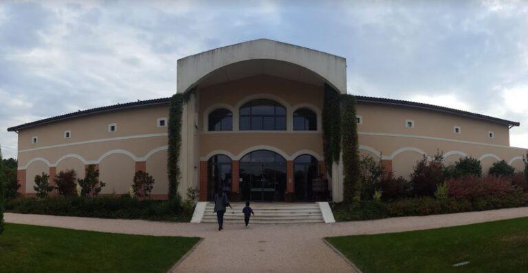 chateau-cransac-1lieu1salle-devant.jpg