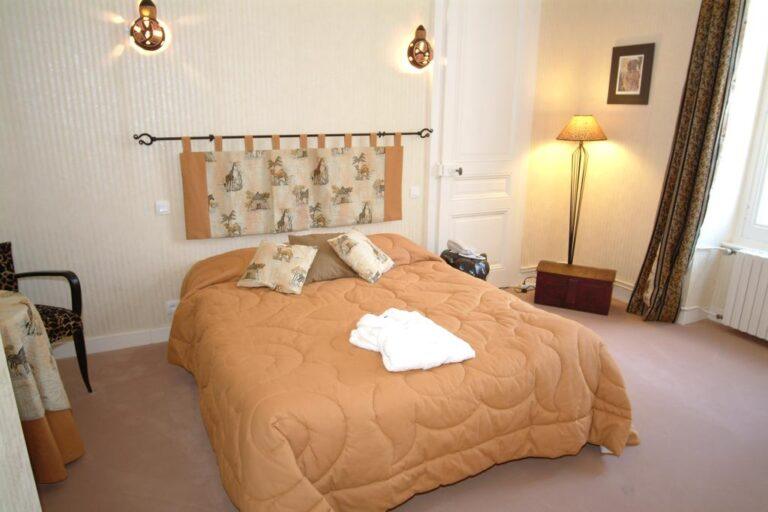 chateau-de-la-dame-blanche-1lieu1salle-chambre.jpg