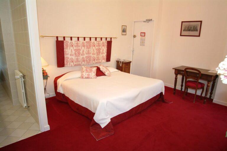 chateau-de-la-dame-blanche-1lieu1salle-chambre-rouge.jpg