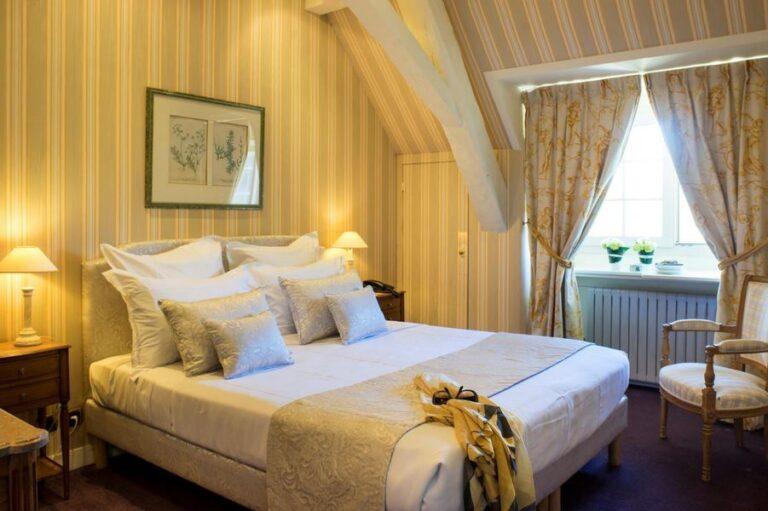 chateau-de-noirieux-1lieu1salle-hotel-restaurant-chambre.jpg