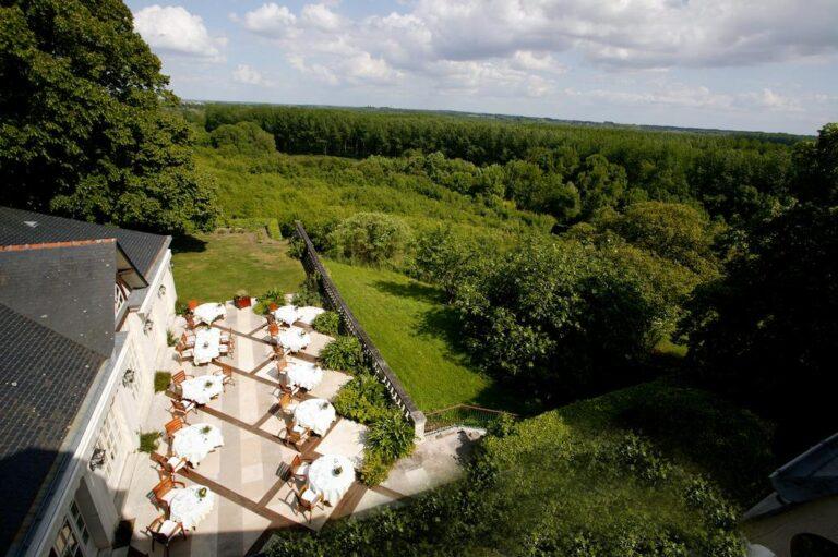 chateau-de-noirieux-1lieu1salle-hotel-restaurant-exterieur.jpg