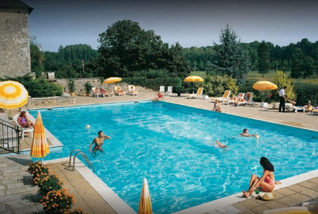 chateau-de-perigny-1lieu1salle-piscine.jpg