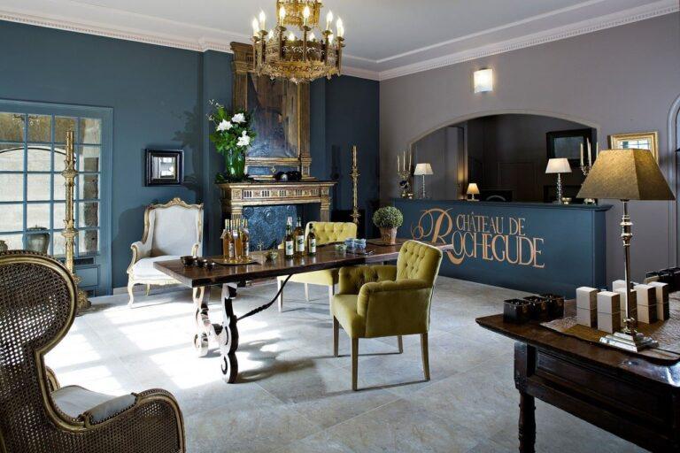 chateau-de-rochegude-1lieu1salle-hotel-restaurant-meeting-booking-seminaire.jpg