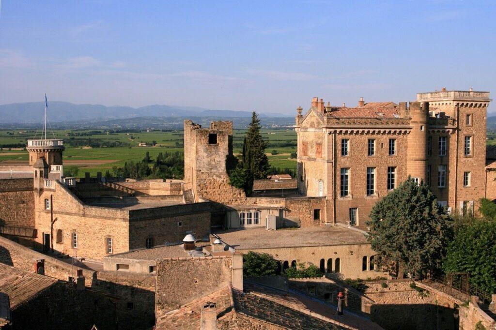 chateau-de-rochegude-1lieu1salle-hotel-restaurant-salle-convention-seminaire.jpg