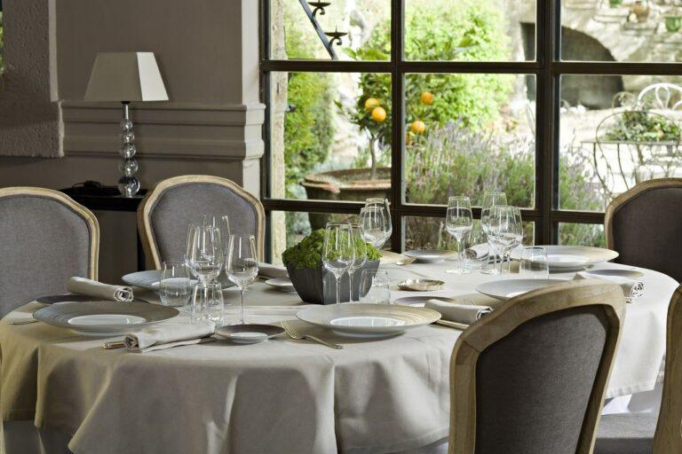 chateau-de-rochegude-1lieu1salle-hotel-restaurant-seminaire.jpg