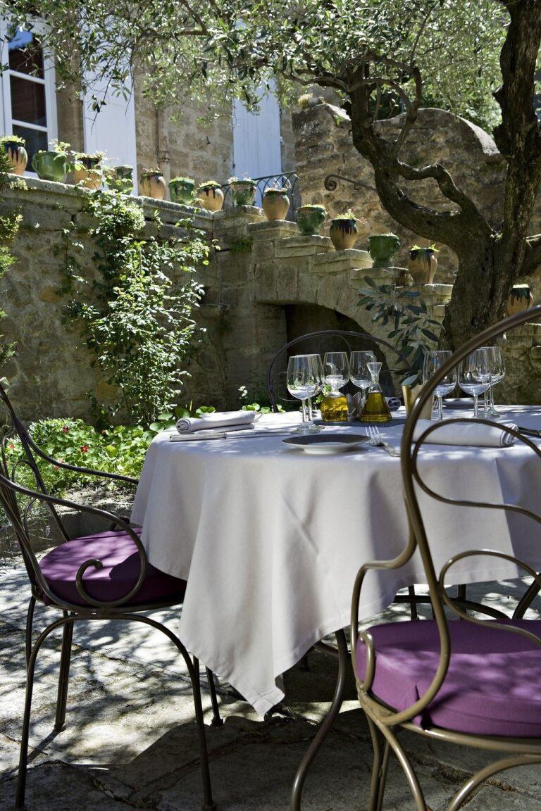 chateau-de-rochegude-1lieu1salle-terrasse-seminaire.jpg