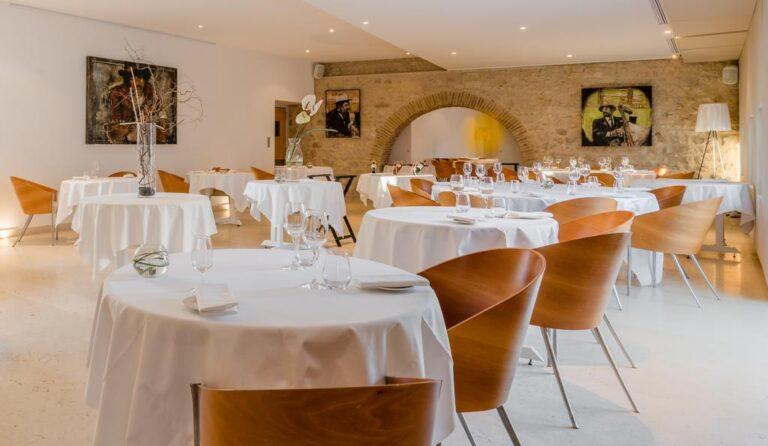 chateau-de-salettes-1lieu1salle-restaurant-hotel.jpg
