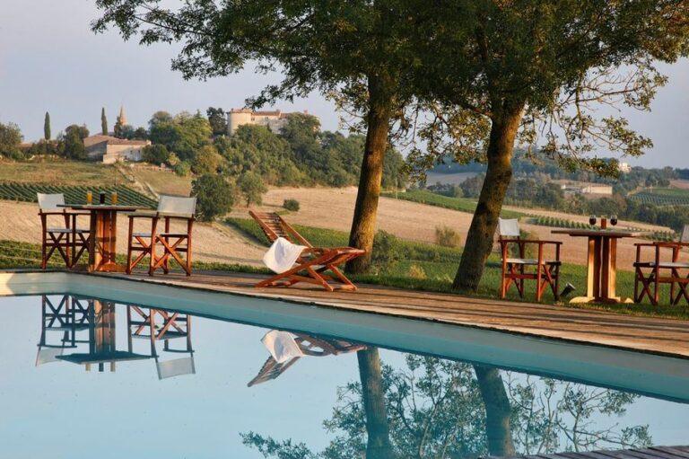 chateau-de-salettes-1lieu1salle-restaurant-hotel-piscine.jpg