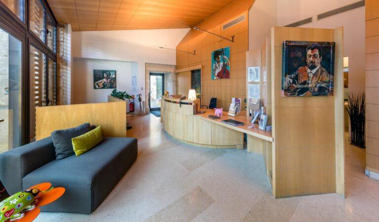 chateau-de-salettes-1lieu1salle-restaurant-hotel-reception.jpg