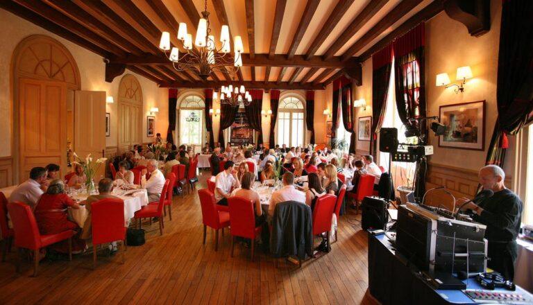 chateau-des-comtes-de-challes-1lieu1salle-restaurant-hotel-lieu-reunion.jpg