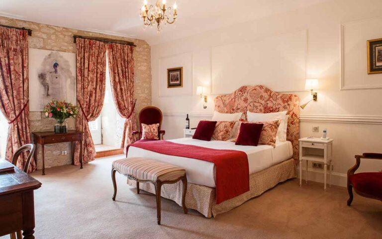 chateau-des-vigiers-golf-et-country-1lieu1salle-chambre.jpg