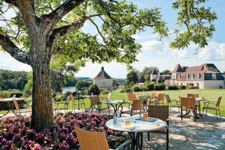 chateau-des-vigiers-golf-et-country-1lieu1salle-terrasse.jpg