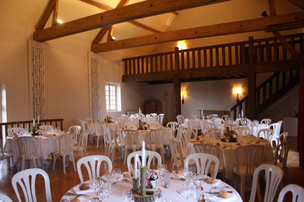 chateau-et-relais-de-neuville-1lieu1salle-restaurant.jpg