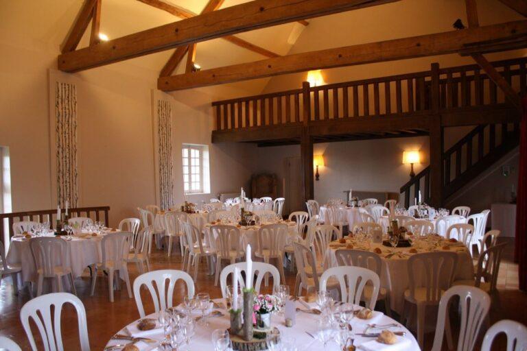 chateau-et-relais-de-neuville-1lieu1salle-restaurant.jpg