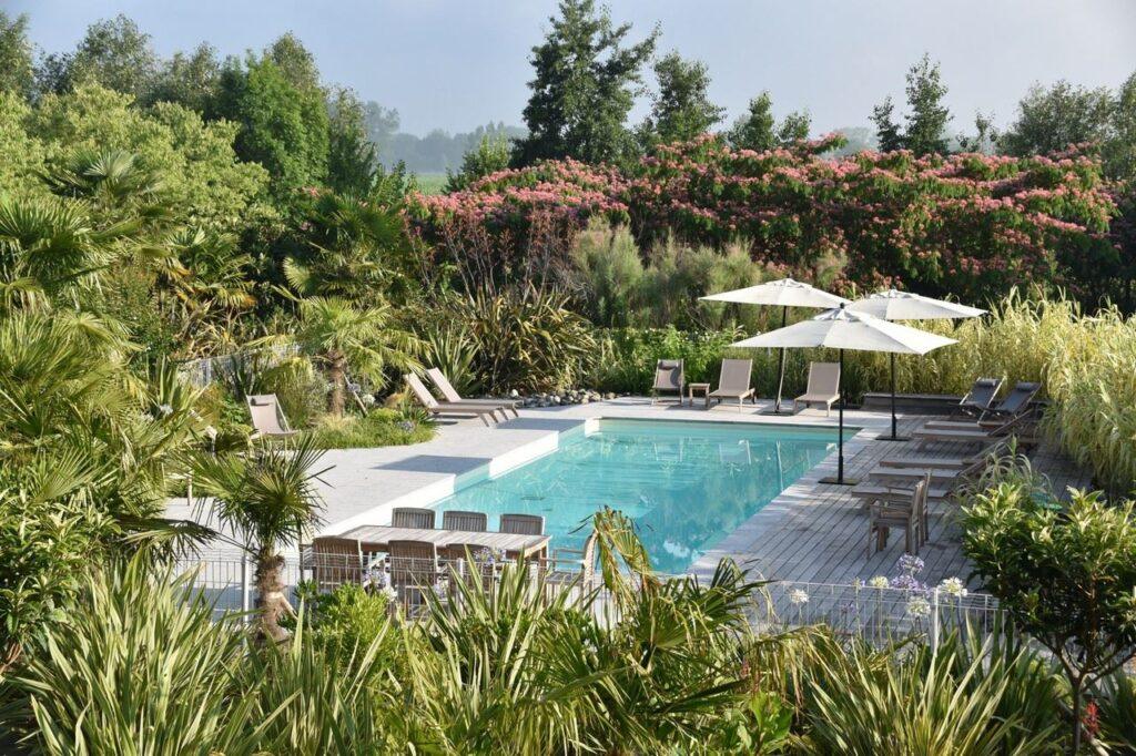 chateau-grattequina-1lieu1salle-piscine.jpg