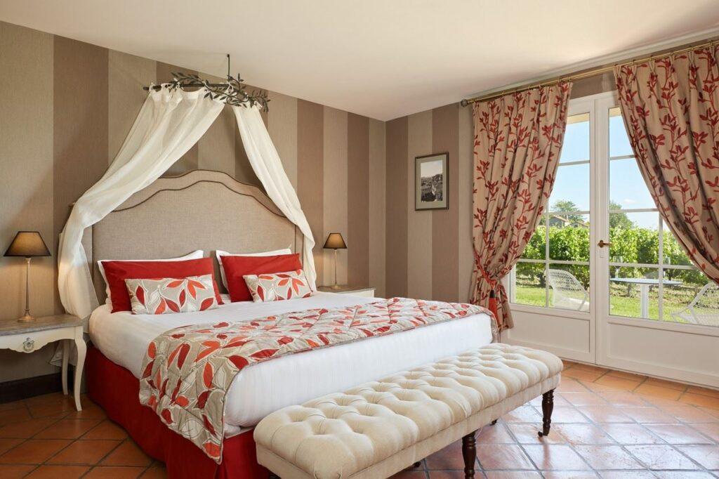 chateau-hotel-spa-grand-barrail-1lieu1salle-chambre.jpg