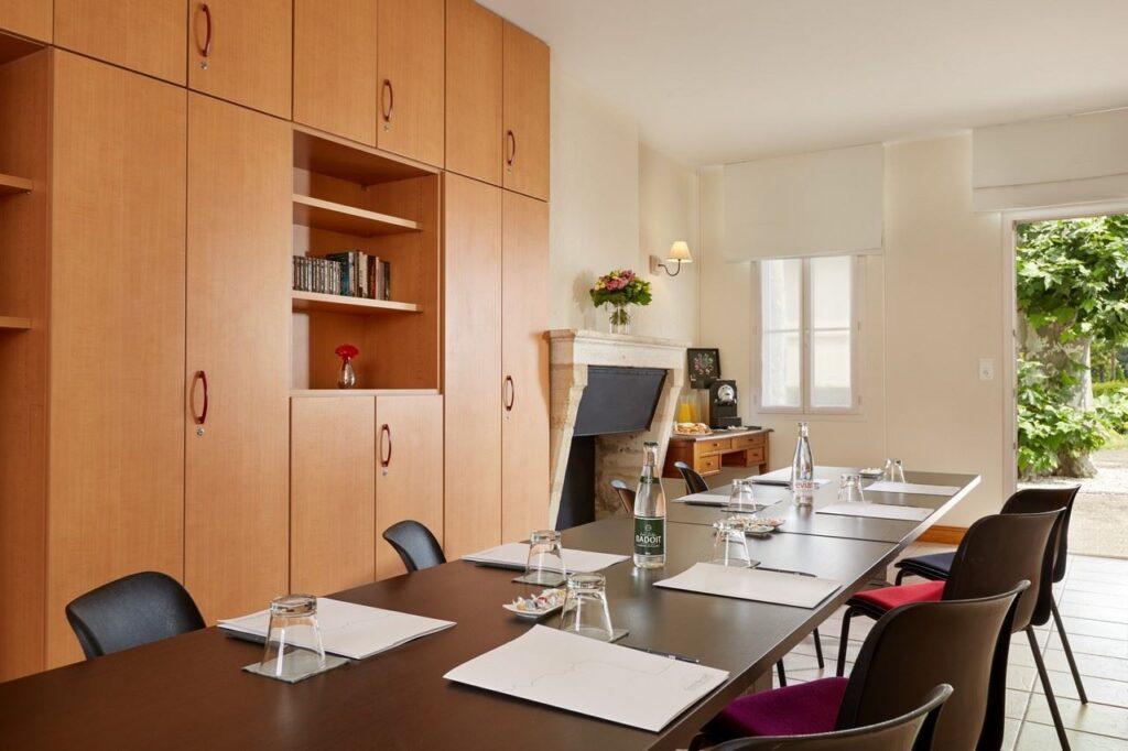 chateau-hotel-spa-grand-barrail-1lieu1salle-conference-professionnel.jpg