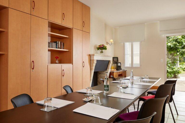 chateau-hotel-spa-grand-barrail-1lieu1salle-conference-professionnel.jpg