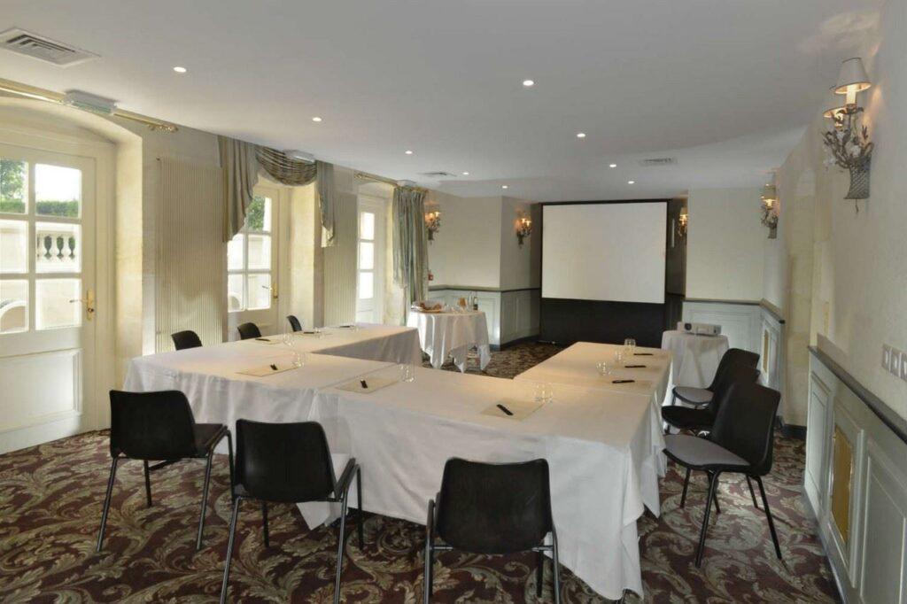 chateau-hotel-spa-grand-barrail-1lieu1salle-reunion-en-U.jpg