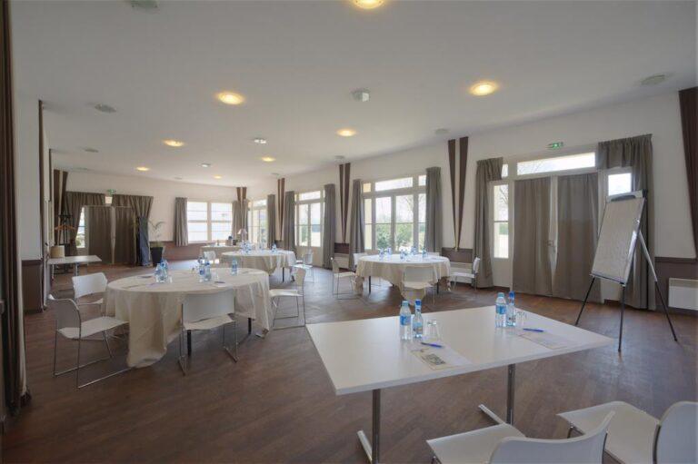 chateau-le-mans-country-club-1lieu1salle-restaurant-hotel-reunions.jpg