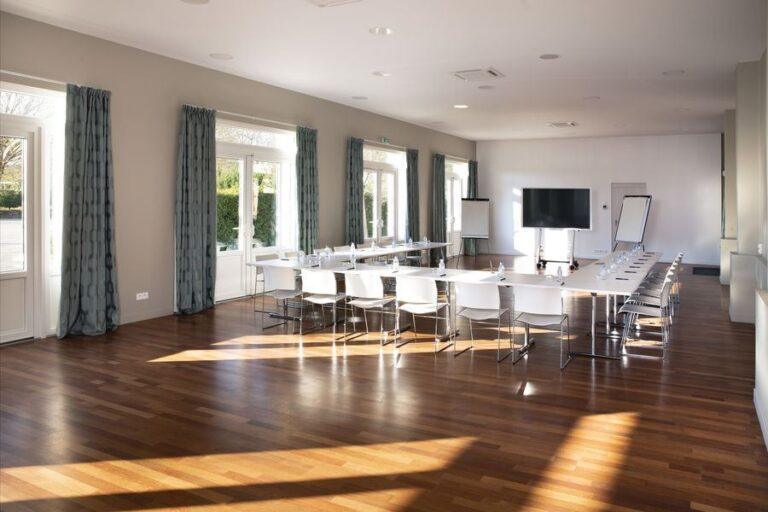 chateau-le-mans-country-club-1lieu1salle-restaurant-hotel-salle-orangerie.jpg
