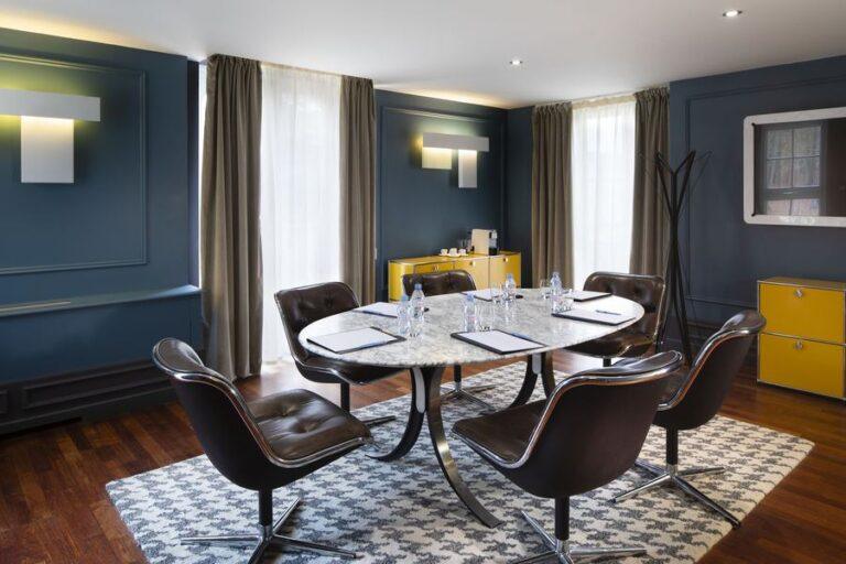 chateau-le-mans-country-club-1lieu1salle-restaurant-hotel-salle-seminaire-petit-salon-chateau.jpg