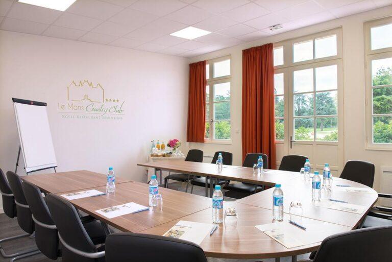 chateau-le-mans-country-club-1lieu1salle-restaurant-hotel-salle-seminaire-roseraie.jpg