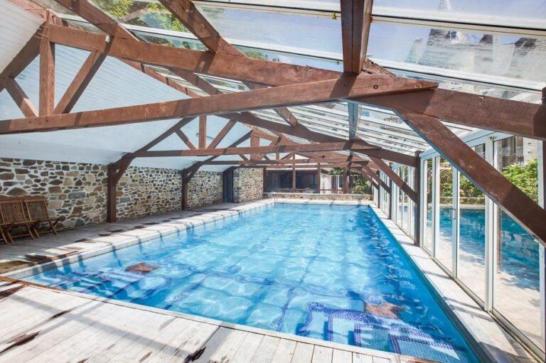 chateau-val-1lieu1salle-piscine.jpg