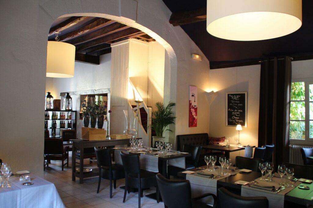 chateau-de-buros-1lieu1salle-restaurant-hotel-meeting.jpg
