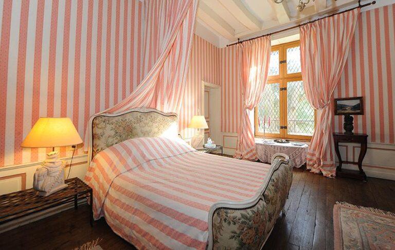 chateau-de-jallanges-1lieu1salle-restaurant-hotel-convention-chambre.jpg