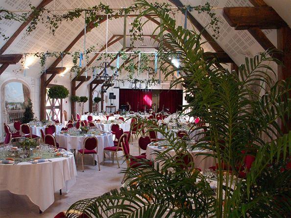 chateau-de-jallanges-1lieu1salle-restaurant-hotel-salle-de-reunion.jpg