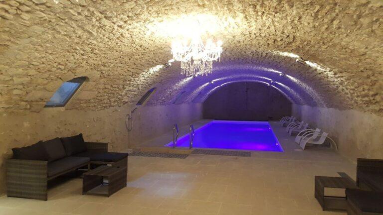 chateau-de-jallanges-1lieu1salle-restaurant-hotel-seminaire-piscine.jpg
