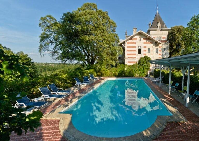 chateau-de-l-yeuse-1lieu1salle-convention-piscine.jpg