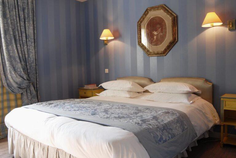 chateau-de-l-yeuse-1lieu1salle-reunions-chambre.jpg