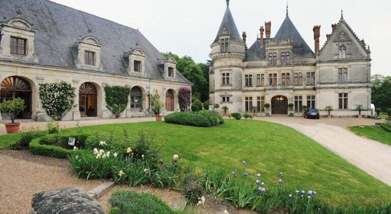 chateau-de-la-bourdaisiere-1lieu1salle-restaurant-hotel-congres-exterieur.jpg