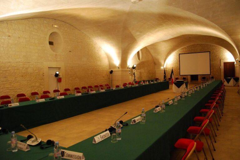 chateau-de-la-bourdaisiere-1lieu1salle-restaurant-hotel-salle-de-conference.jpg