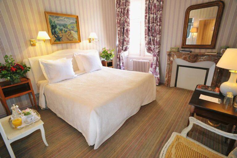 chateau-de-la-bourdaisiere-1lieu1salle-restaurant-hotel-seminaire-chambre.jpg