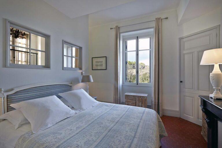 chateau-les-carrasses-1lieu1salle-chambre.jpg