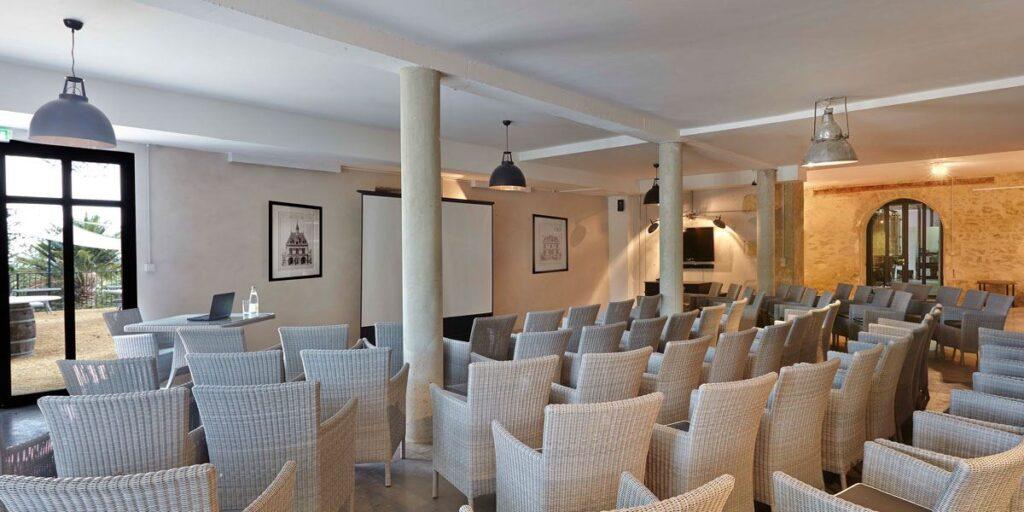 chateau-les-carrasses-1lieu1salle-conference.jpg