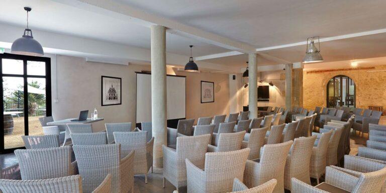 chateau-les-carrasses-1lieu1salle-conference.jpg
