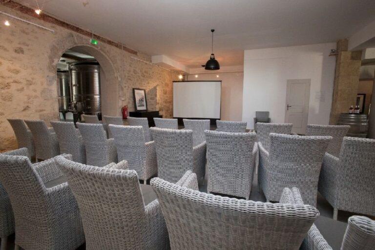 chateau-les-carrasses-1lieu1salle-reunion.jpg