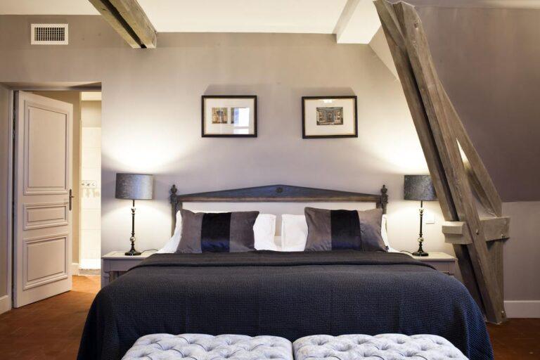 chateau-saint-pierre-de-serjac-1lieu1salle-chambre.jpg