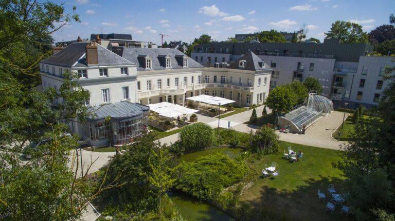 clarion-hotel-chateau-belmont-tours-1lieu1salle-hotel-restaurant-convention-exterieur.jpg