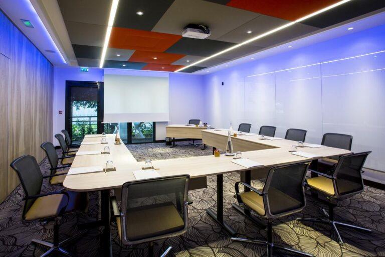 clarion-hotel-chateau-belmont-tours-1lieu1salle-hotel-restaurant-salle-de-conference.jpg