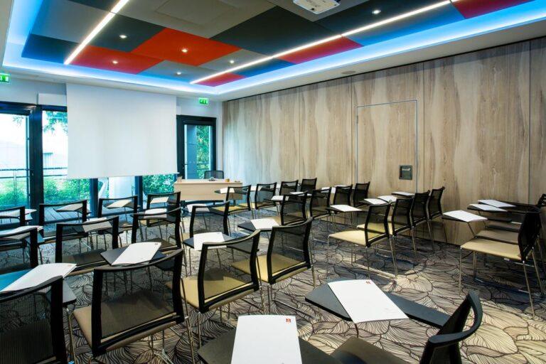 clarion-hotel-chateau-belmont-tours-1lieu1salle-hotel-restaurant-salle-de-reunion.jpg